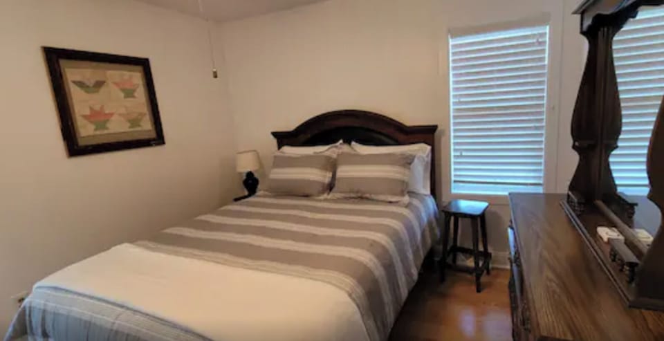 Bedroom with queen bed