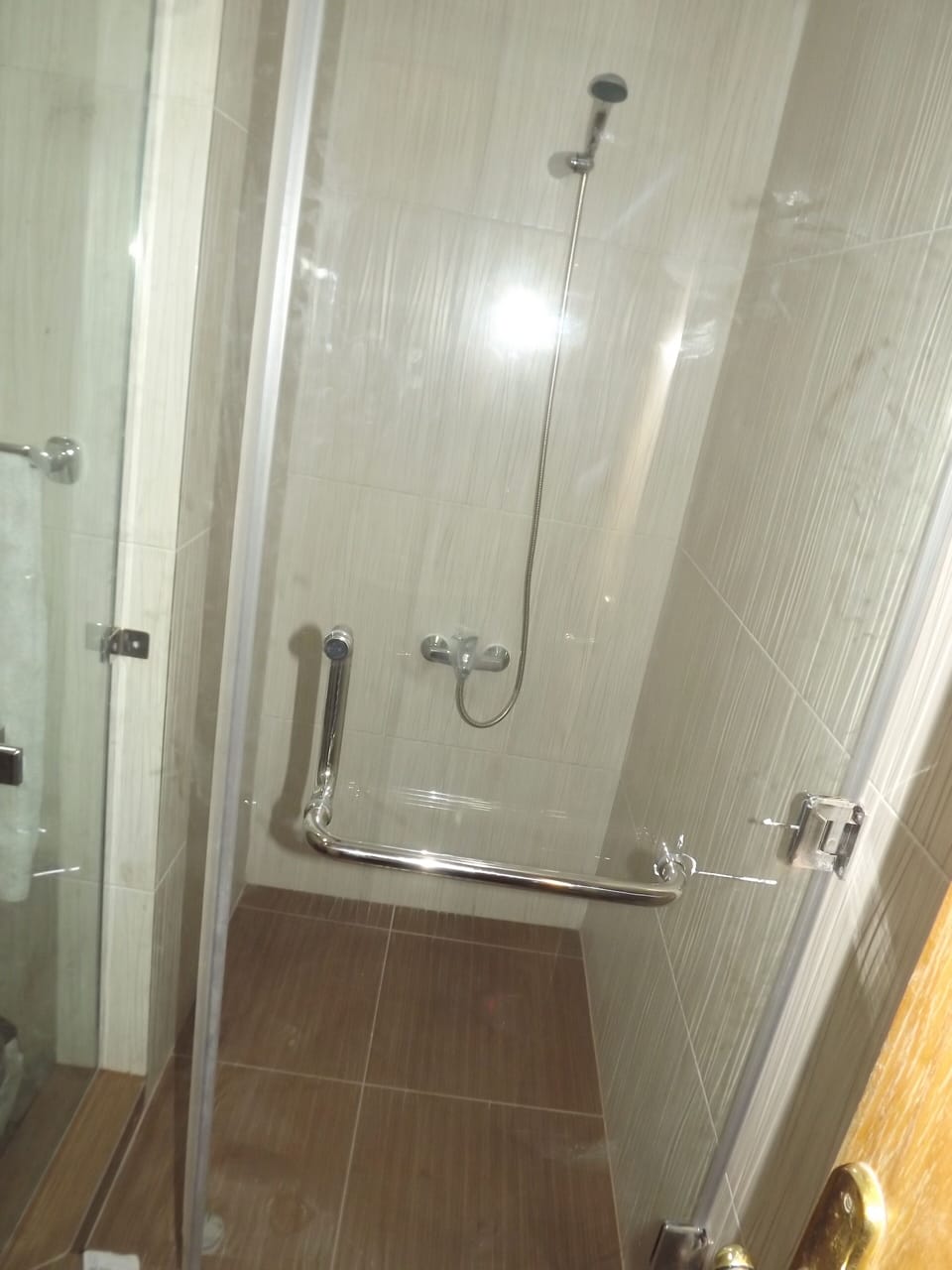 Deep soaking tub, free toiletries, hair dryer, bidet