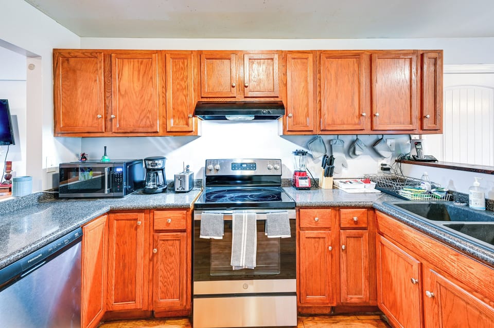 Kitchen | Refrigerator | Dishwasher | Toaster
