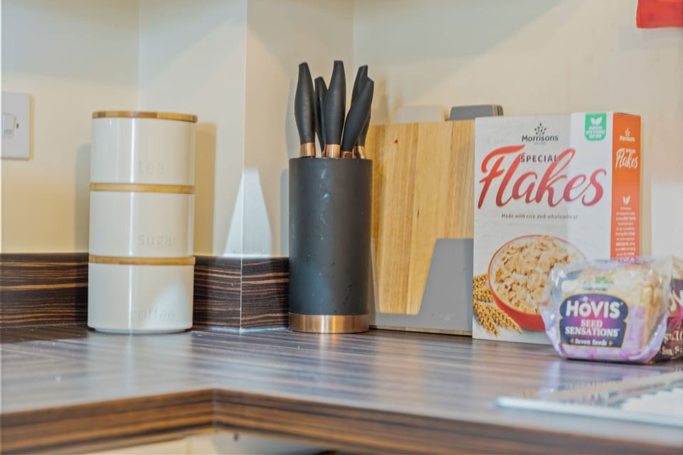 Kitchen equipment and flakes