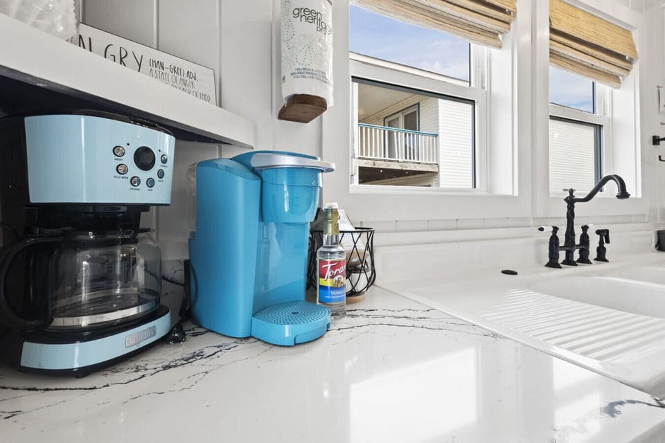 Regular & Keurig Coffee Pots
