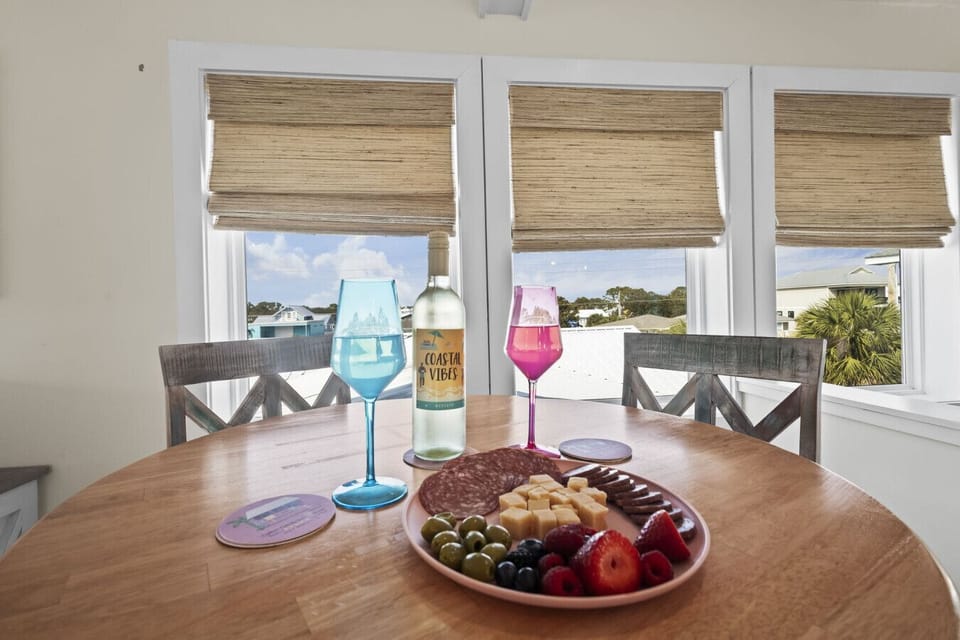 Relax & Dine at Cotton Candy!