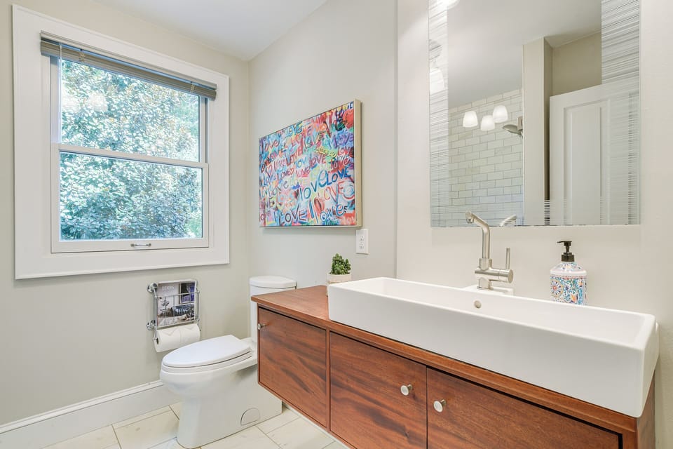 Full Bathroom | Shower | Complimentary Toiletries