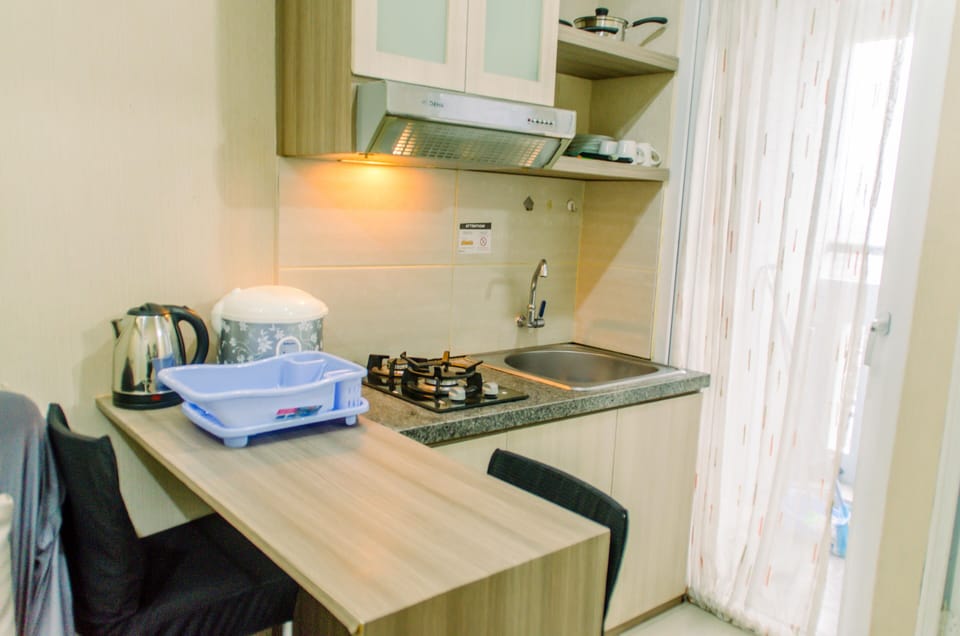 Apartment | Private kitchen | Full-size fridge, stovetop