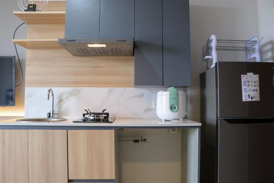 Studio | Private kitchen | Full-size fridge, stovetop