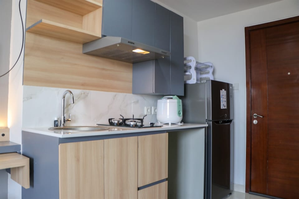 Studio | Private kitchen | Full-size fridge, stovetop