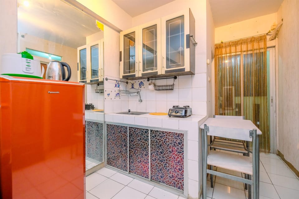 Apartment | Private kitchen | Full-size fridge, stovetop