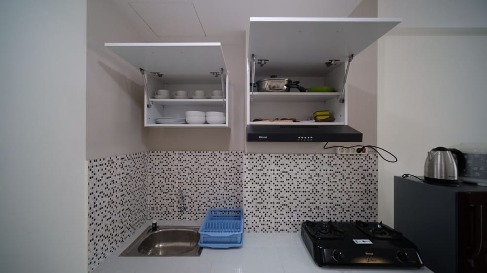 Apartment | Private kitchen | Full-size fridge, stovetop
