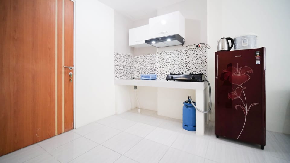 Apartment | Private kitchen | Full-size fridge, stovetop