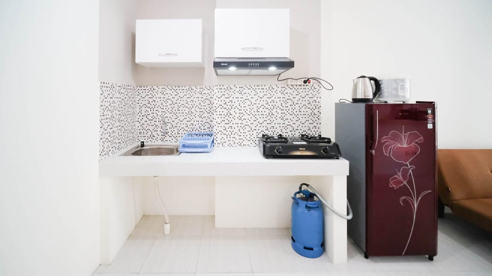 Apartment | Private kitchen | Full-size fridge, stovetop