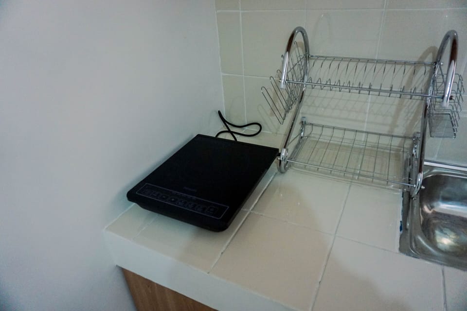 Studio | Private kitchen | Mini-fridge, stovetop
