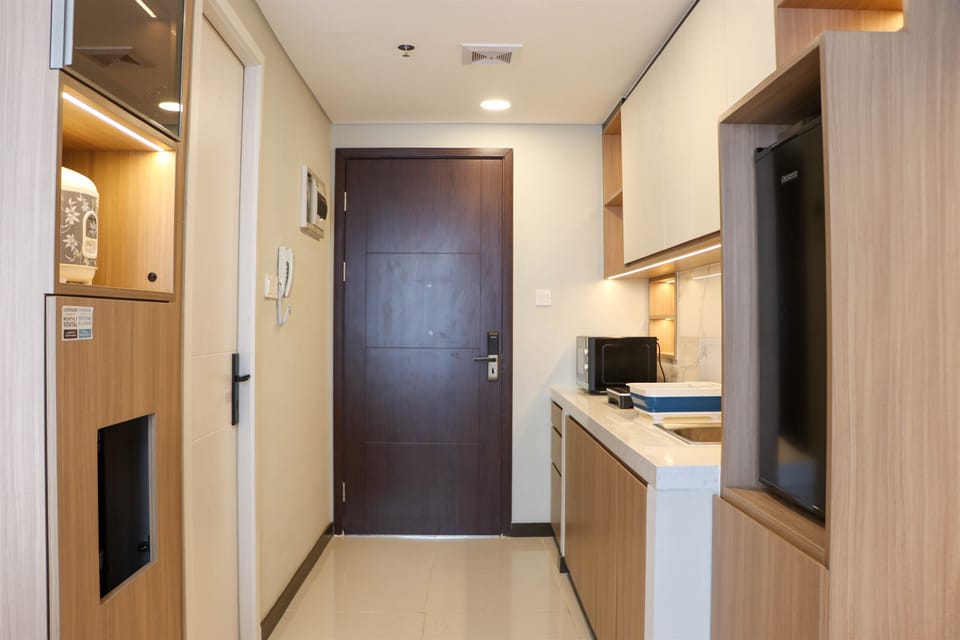Studio | Private kitchen | Full-size fridge, stovetop