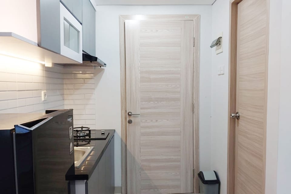 Studio | Private kitchen | Full-size fridge, stovetop