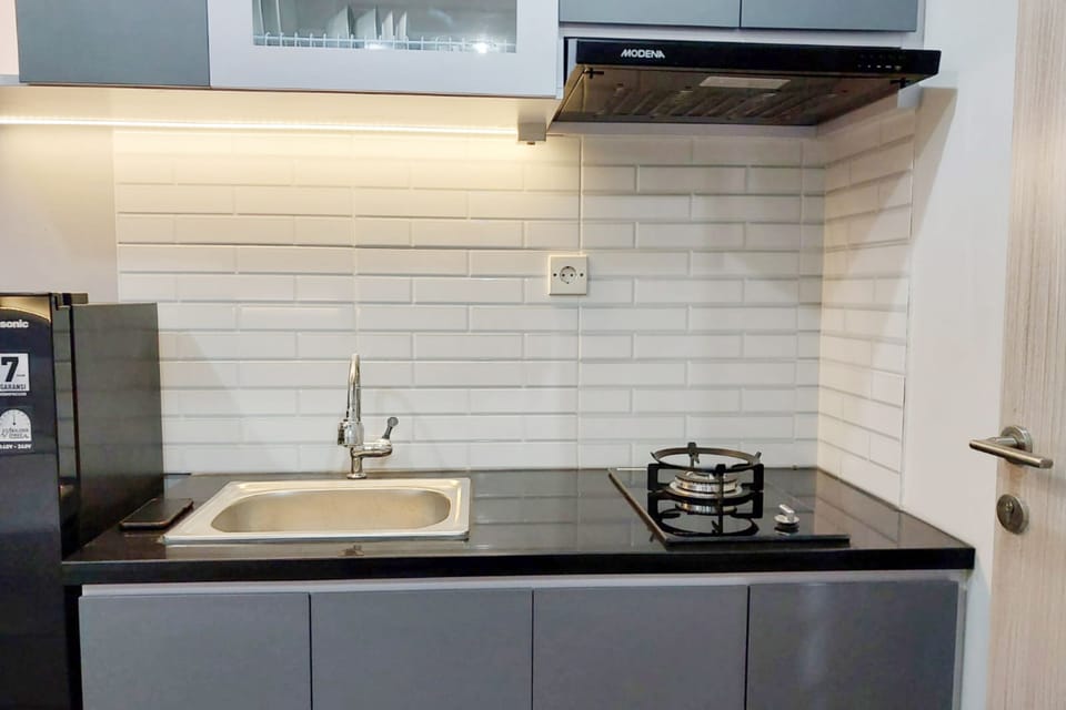 Studio | Private kitchen | Full-size fridge, stovetop