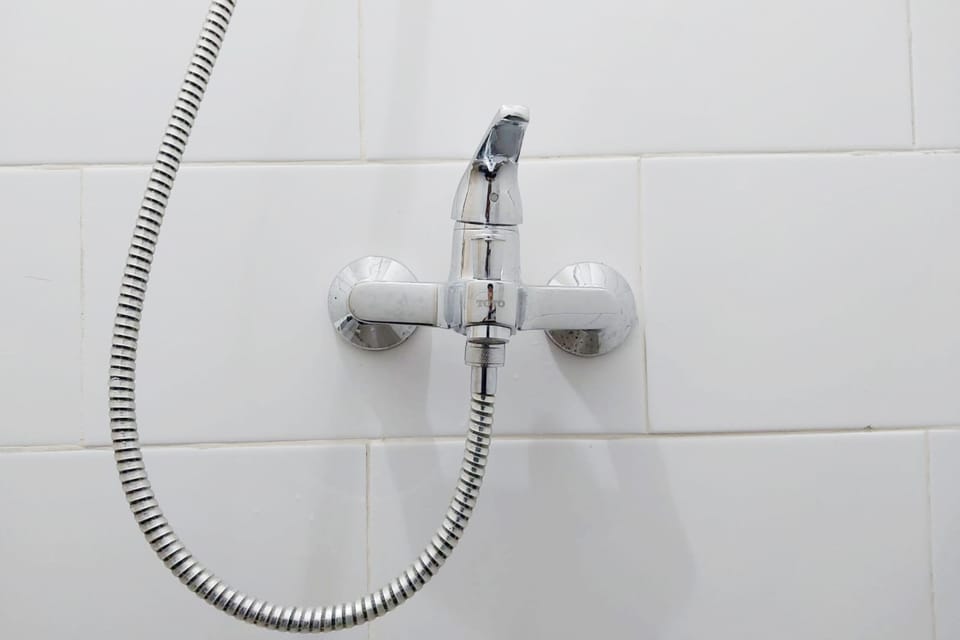 Studio | Bathroom | Shower, towels