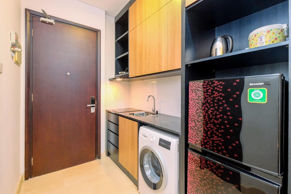 Studio | Private kitchen | Full-size fridge, stovetop