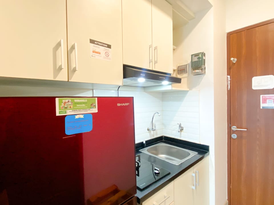 Studio | Private kitchen | Full-size fridge, stovetop