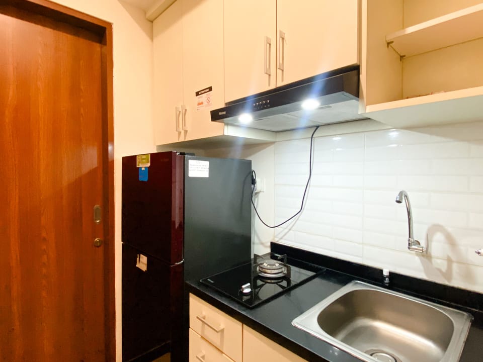 Studio | Private kitchen | Full-size fridge, stovetop