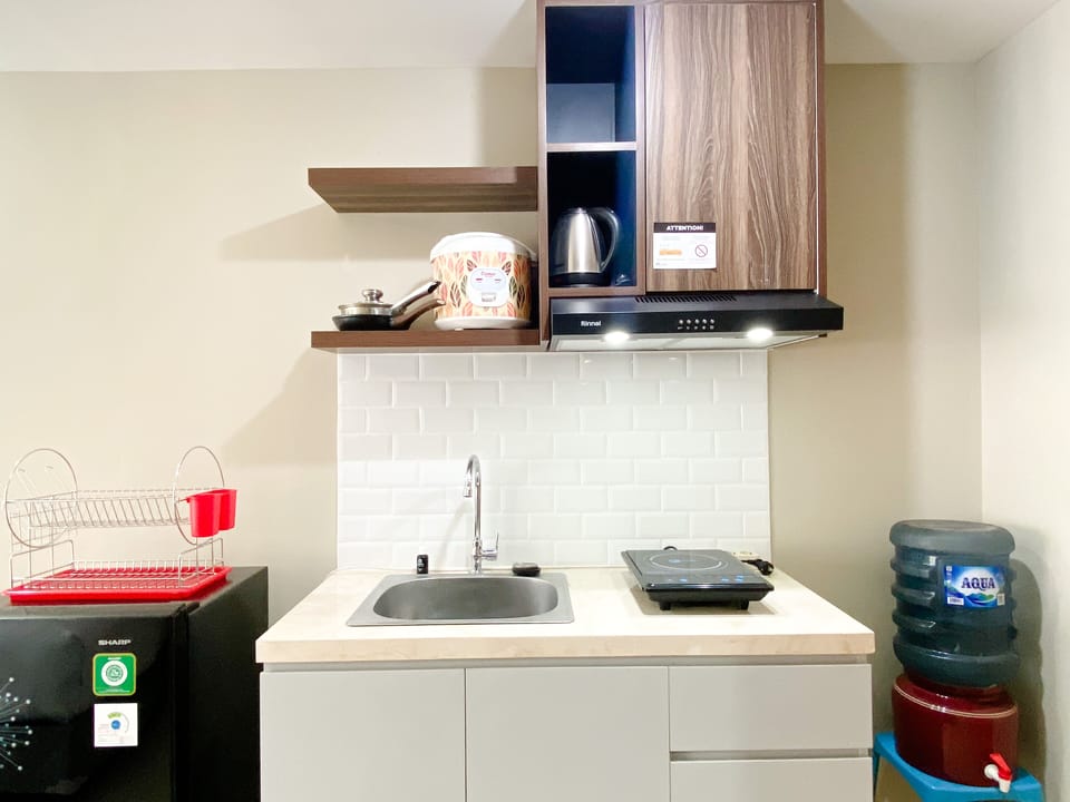 Studio | Private kitchen | Full-size fridge, stovetop