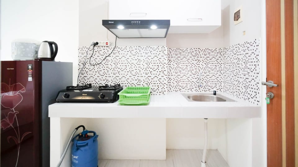Studio | Private kitchen | Full-size fridge, stovetop