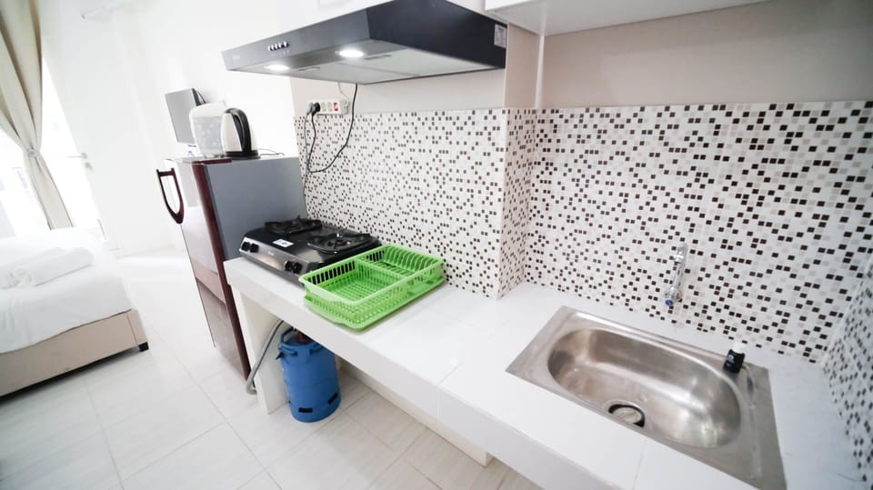 Studio | Private kitchen | Full-size fridge, stovetop