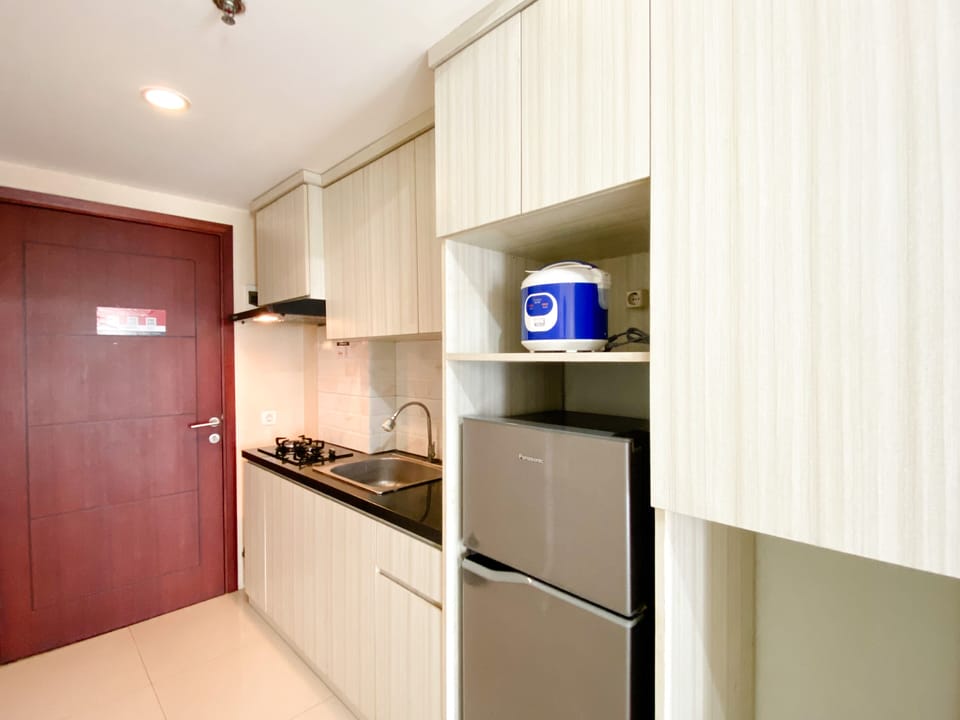 Studio | Private kitchen | Full-size fridge, stovetop