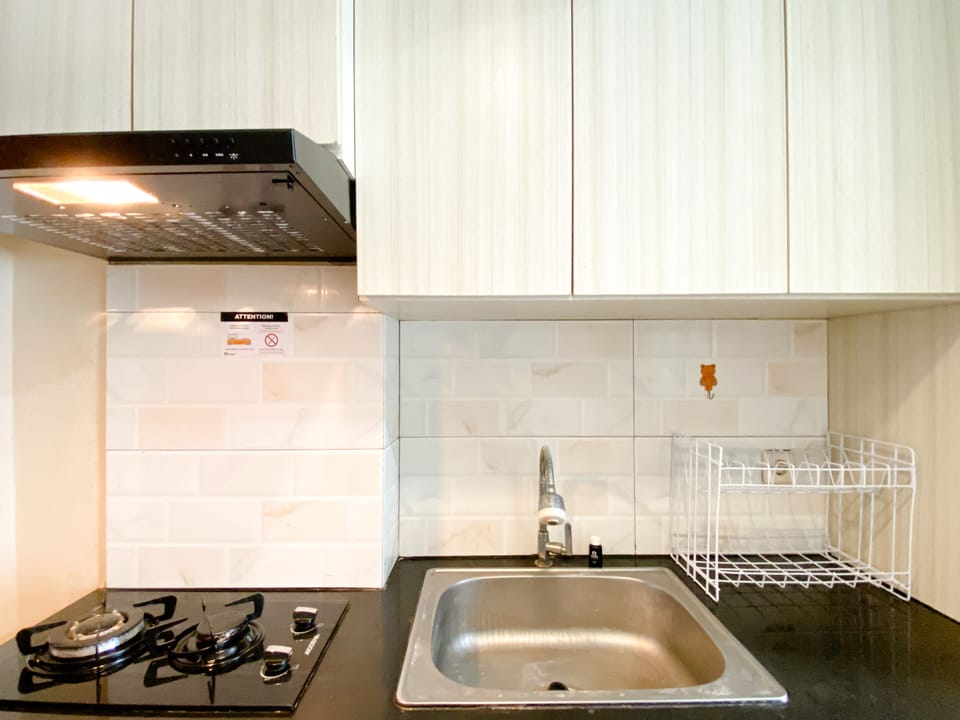 Studio | Private kitchen | Full-size fridge, stovetop