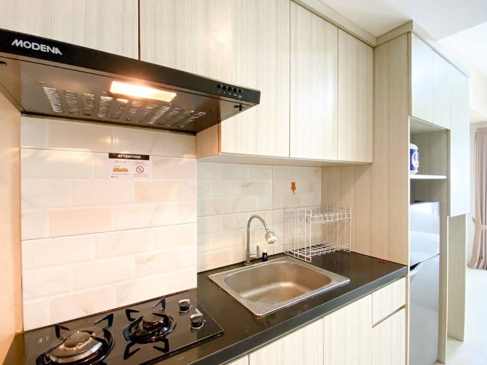 Studio | Private kitchen | Full-size fridge, stovetop