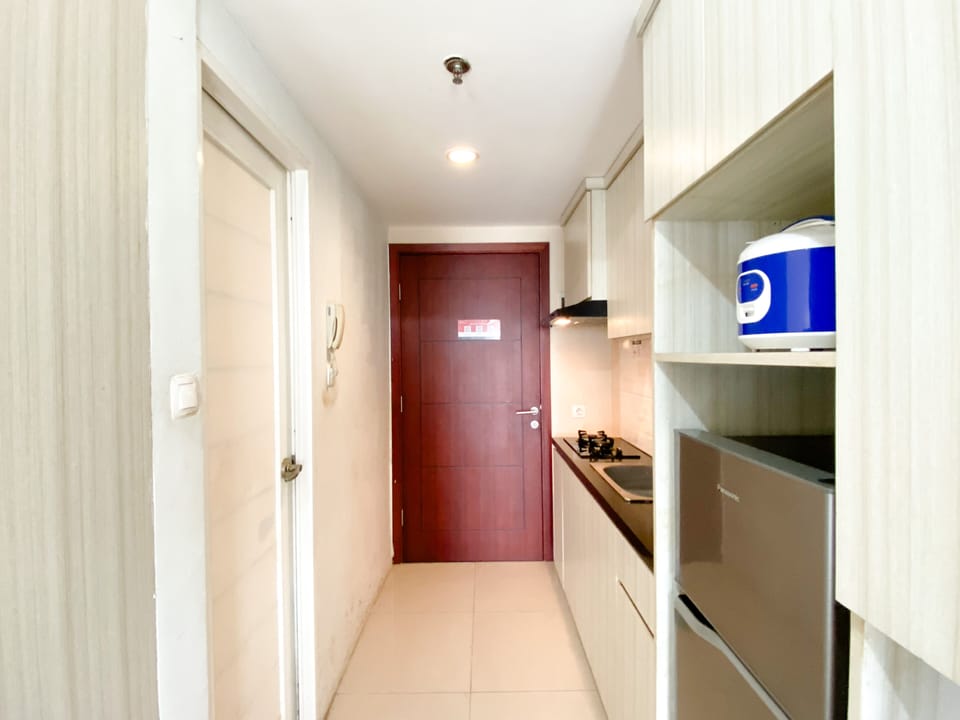 Studio | Private kitchen | Full-size fridge, stovetop
