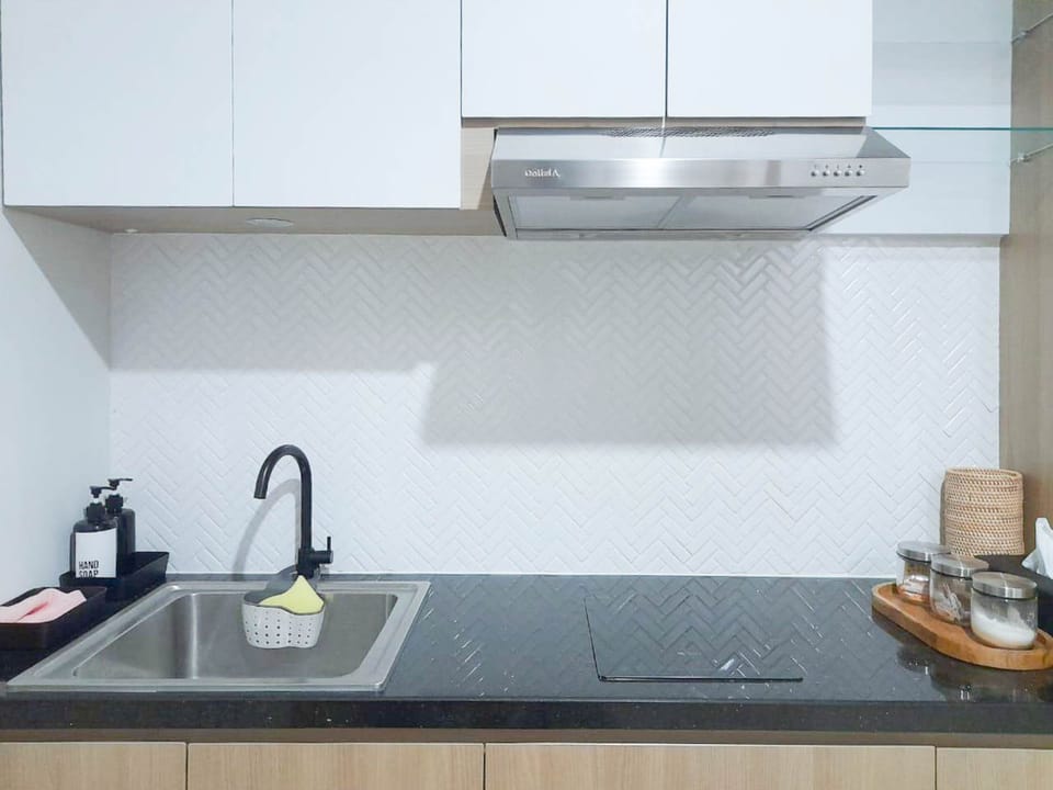 Apartment | Private kitchen | Full-size fridge, stovetop