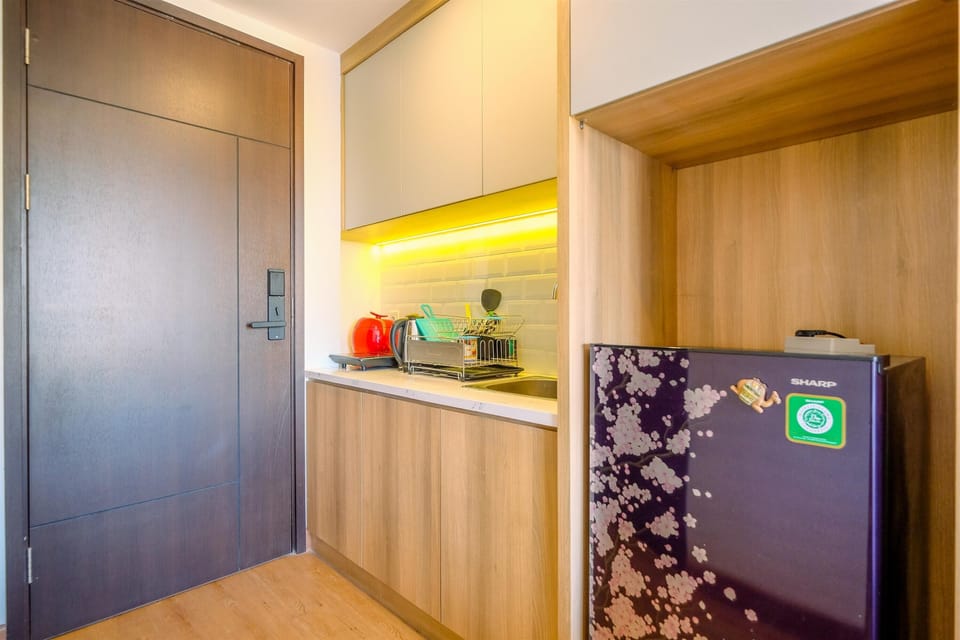 Studio | Private kitchen | Full-size fridge, stovetop