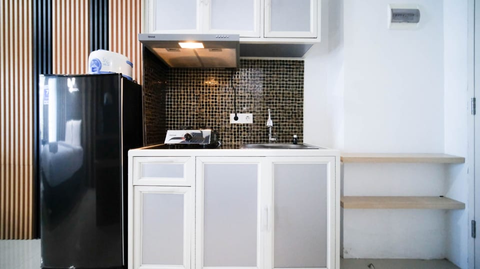 Studio | Private kitchen | Full-size fridge, stovetop