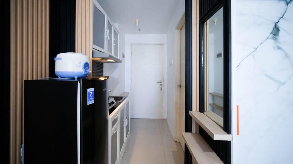 Studio | Private kitchen | Full-size fridge, stovetop