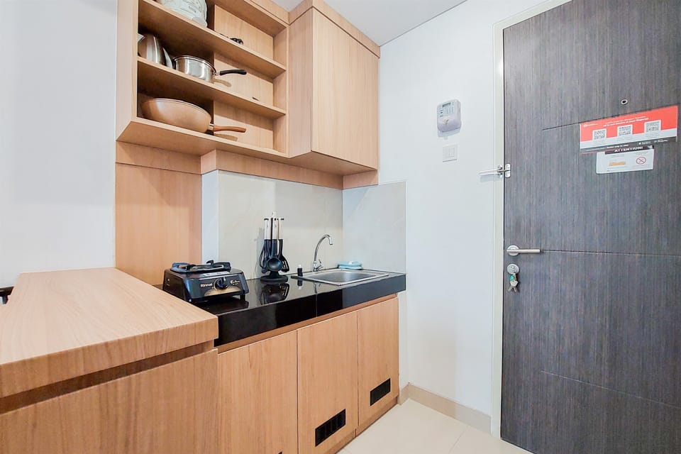Apartment | Private kitchen | Full-size fridge, stovetop