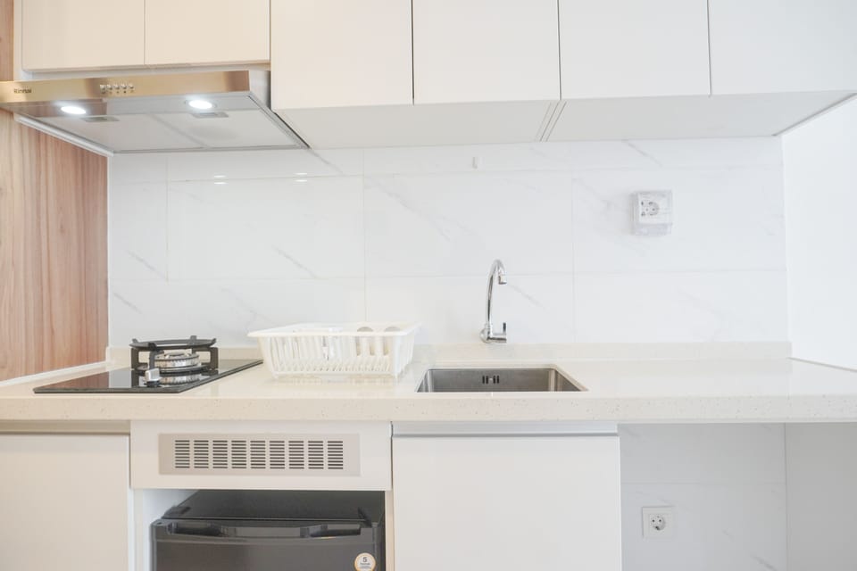 Studio | Private kitchen | Full-size fridge, stovetop