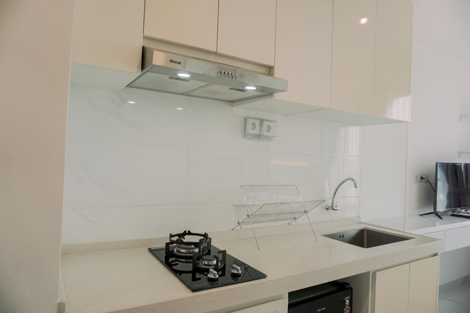 Studio | Private kitchen | Full-size fridge, stovetop