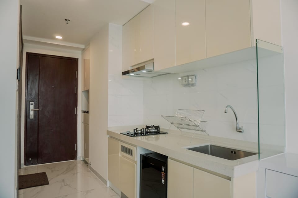 Studio | Private kitchen | Full-size fridge, stovetop