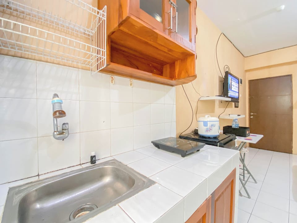 Studio | Private kitchen | Full-size fridge, stovetop