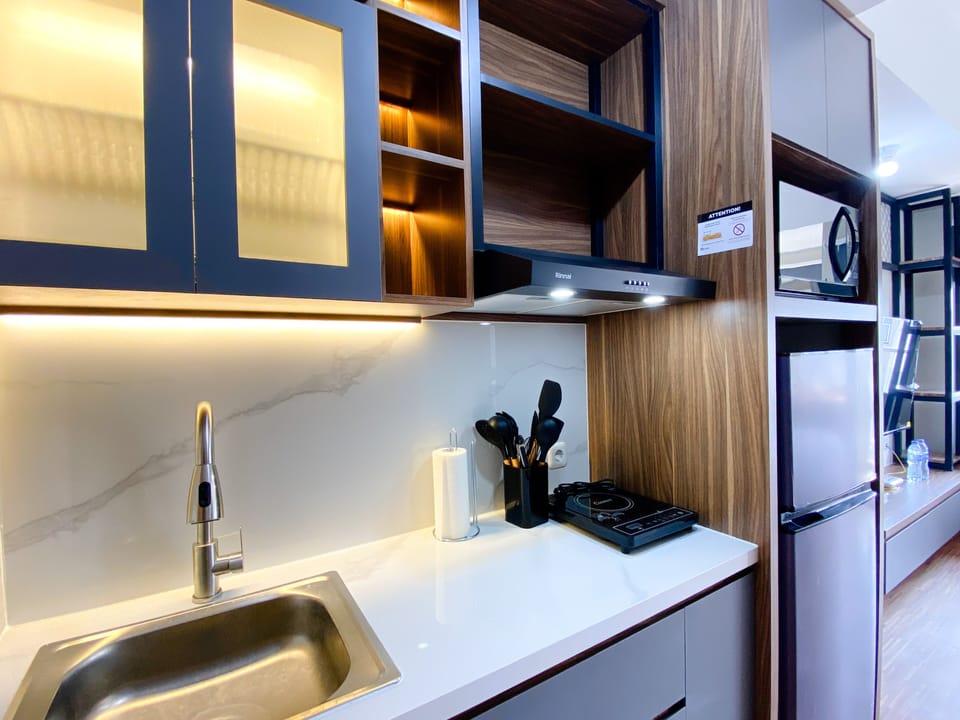 Studio | Private kitchen | Full-size fridge, stovetop, rice cooker