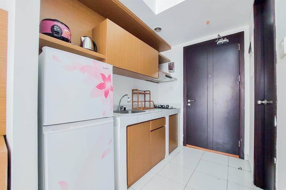 Studio | Private kitchen | Full-size fridge, stovetop