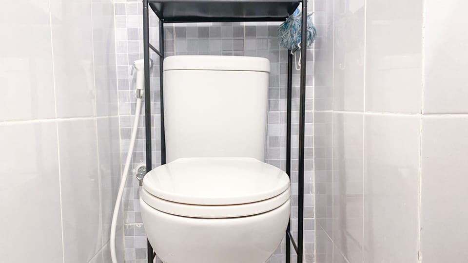 Studio | Bathroom | Shower, towels
