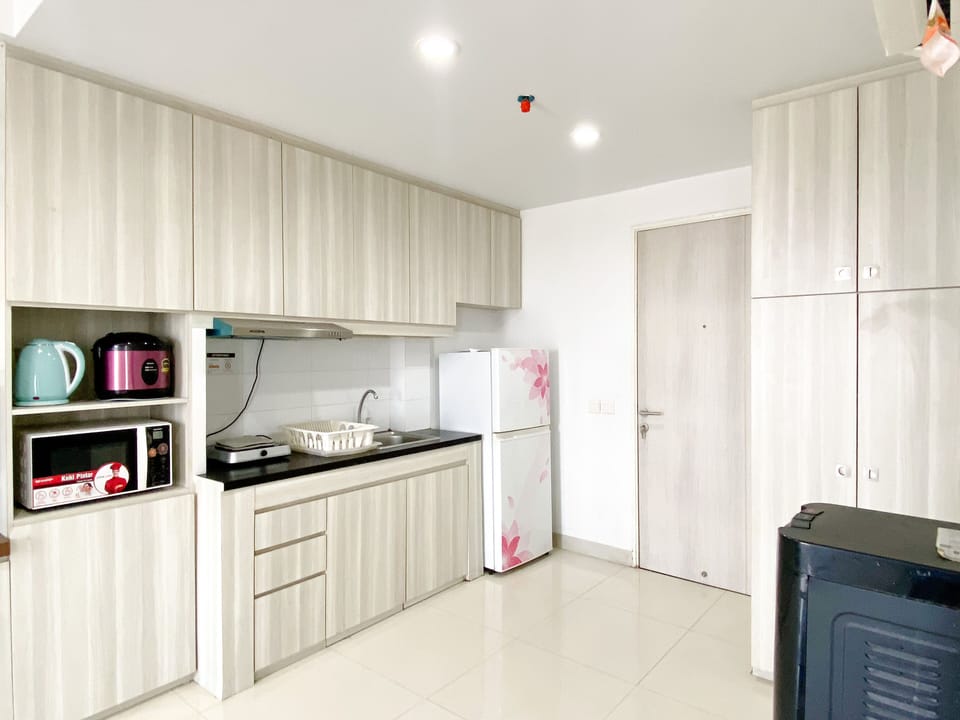 Studio | Private kitchen | Full-size fridge, stovetop, rice cooker