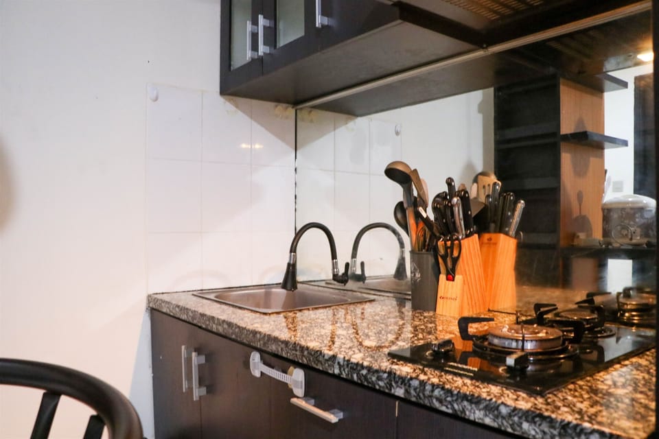 Apartment | Private kitchen | Full-size fridge, stovetop, rice cooker