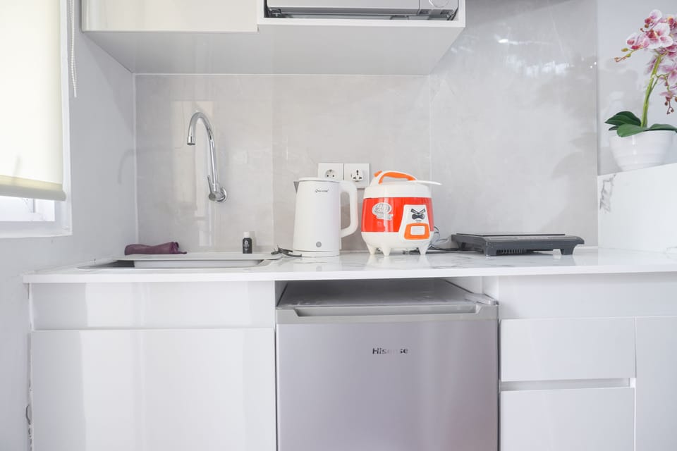 Studio | Private kitchen | Full-size fridge, stovetop, rice cooker