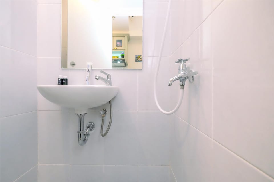Studio | Bathroom | Shower, towels
