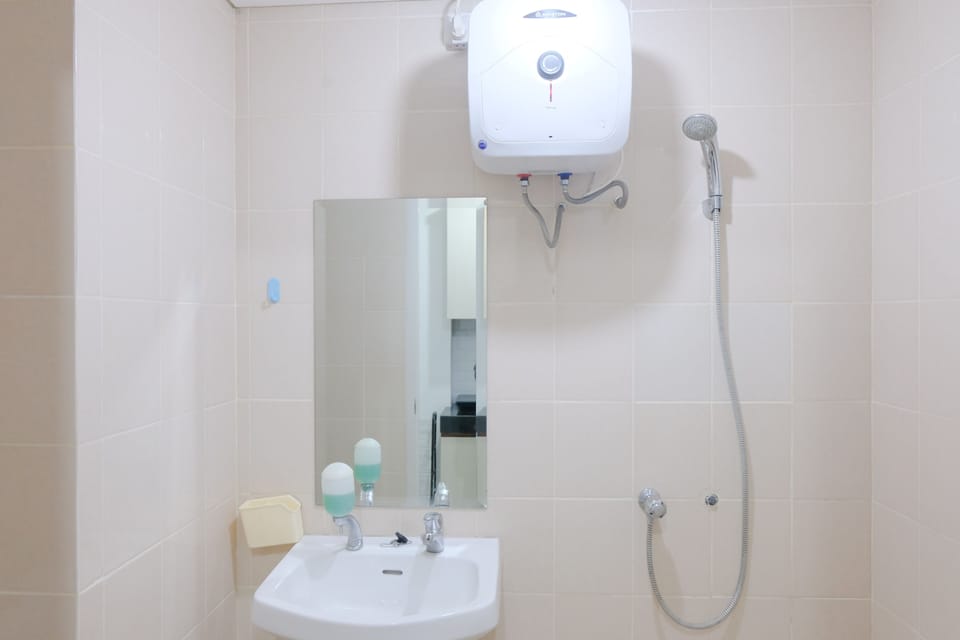 Studio | Bathroom | Shower, towels