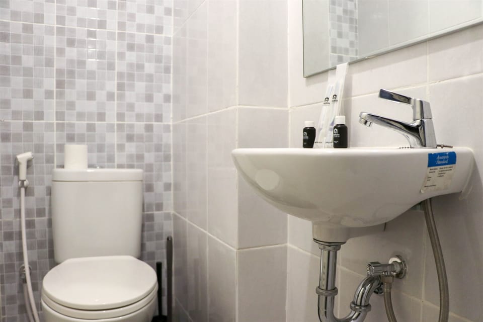 Studio | Bathroom