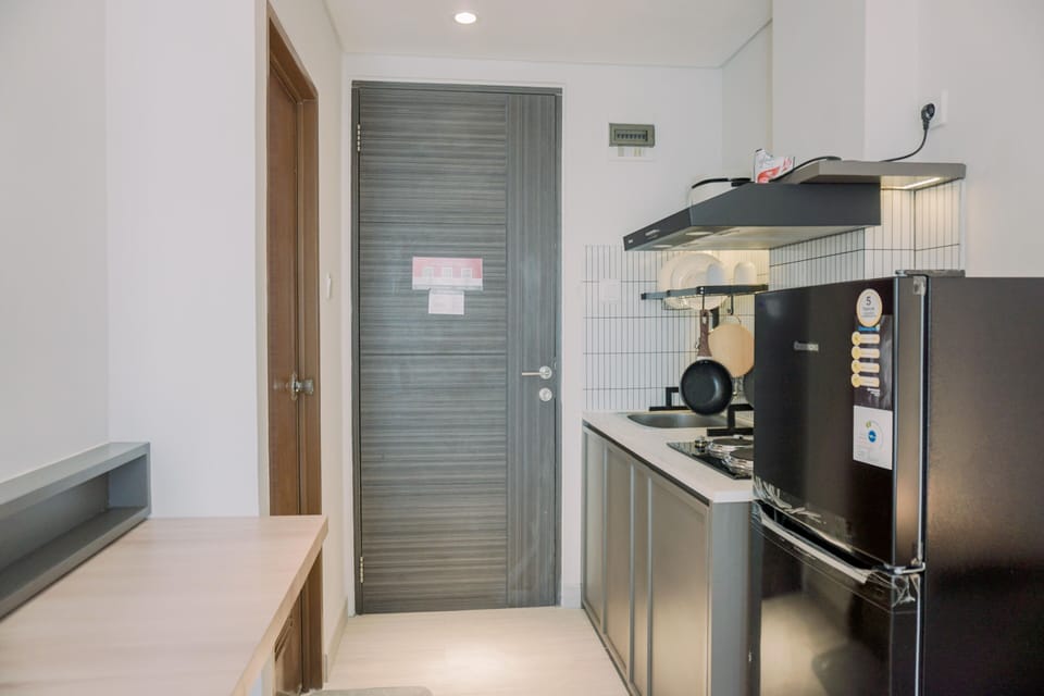 Studio | Private kitchen | Full-size fridge, stovetop, rice cooker, cookware/dishes/utensils