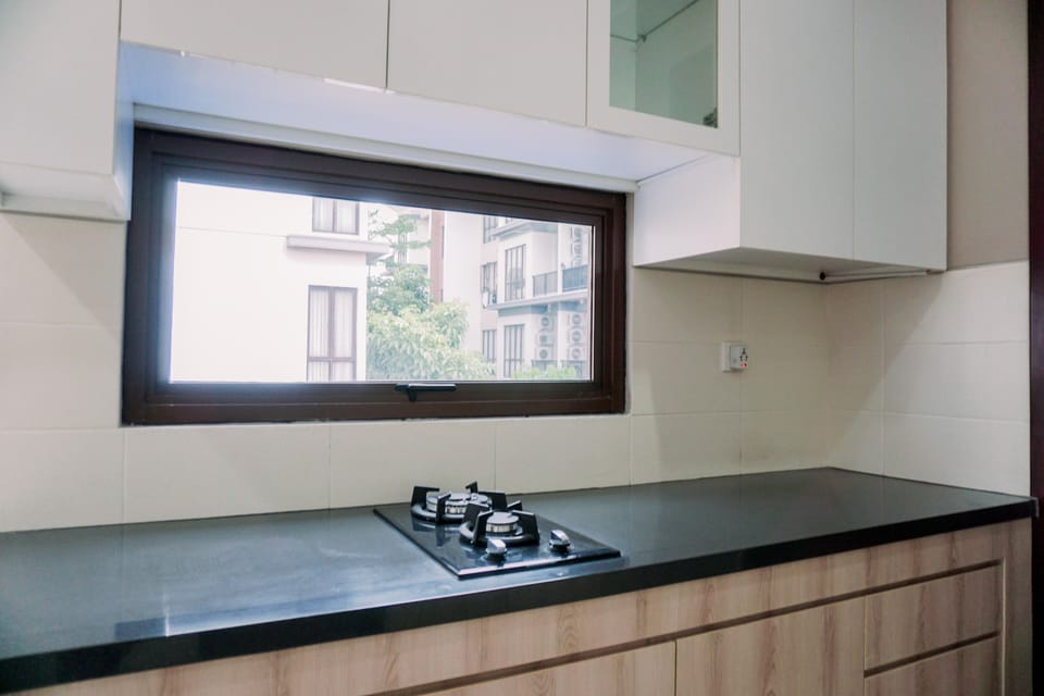 Full-size fridge, stovetop, rice cooker