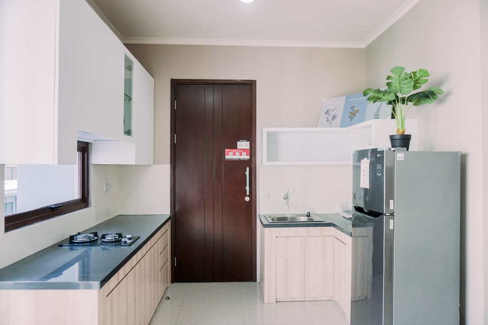 Apartment | Private kitchen | Full-size fridge, stovetop, rice cooker